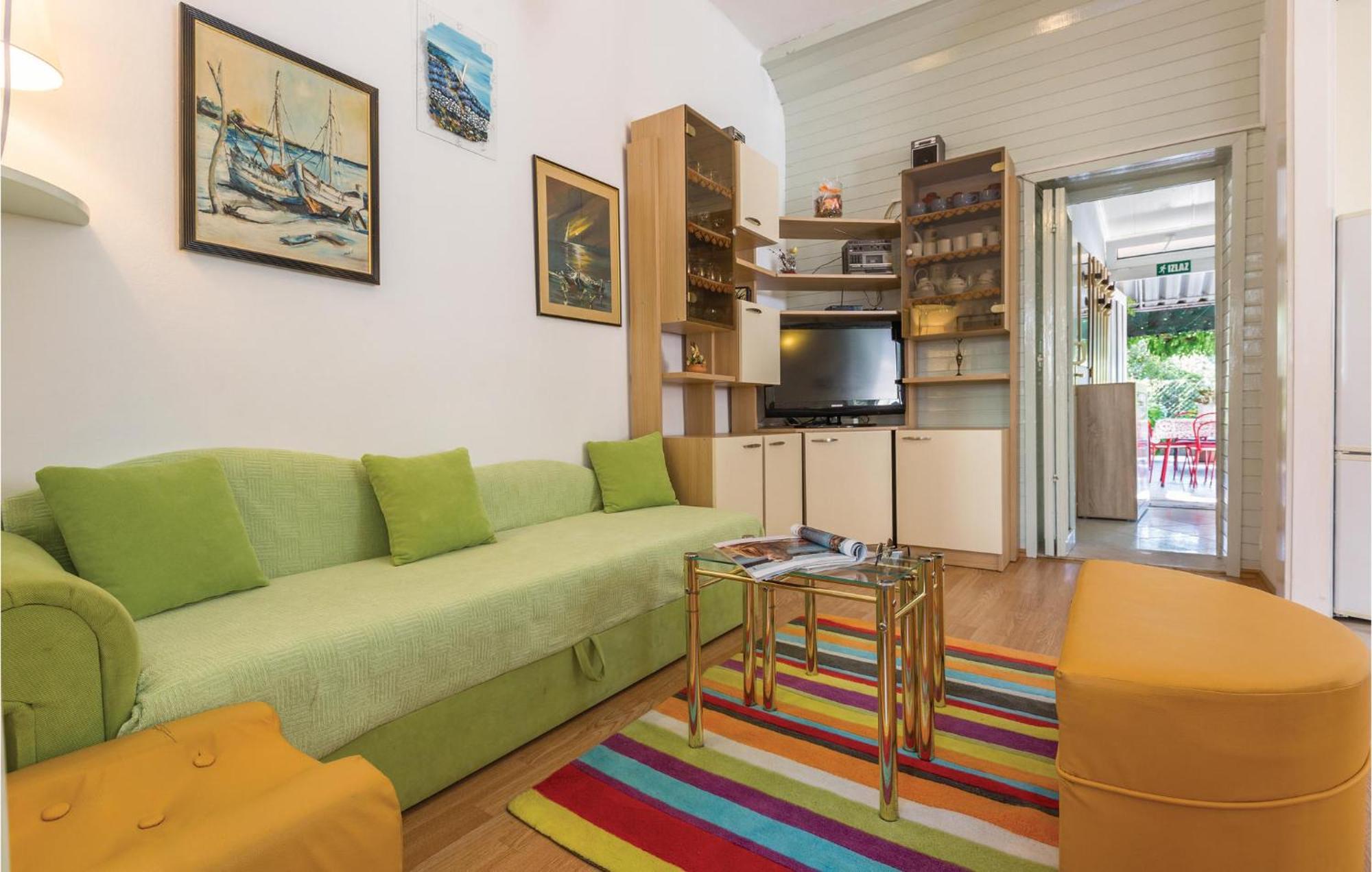 Awesome Apartment In Makarska With Kitchen Exterior foto